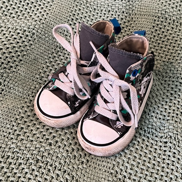 High Top Converse Size 5 Toddler - Picture 3 of 7